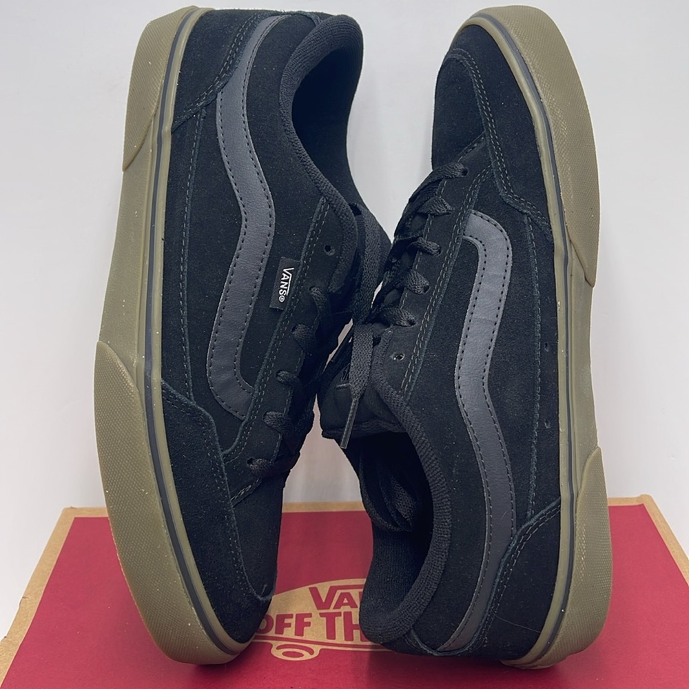 Vans Women’s Bearcat
Black/Dark Gum
VN000DT239L
Sneakers - Picture 9 of 16
